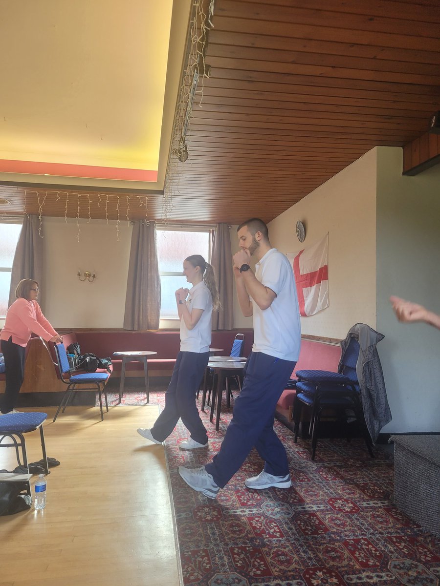 Our fabulous physiotherapy students, leading the warm up in pulmonary rehabilitation on Friday. #1stweekcomplete
@DudleyGroupNHS  @DGFT_PR @GlynnJenny @OwenMoreton