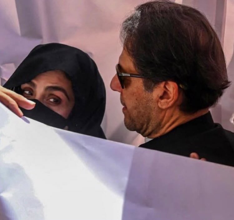 Pray for Bushra Imran khan 🤲🤲
#ReleaseBushraImranKhan 
#بشریٰ_عمران_خان_کی_جان_کو_خطرہ