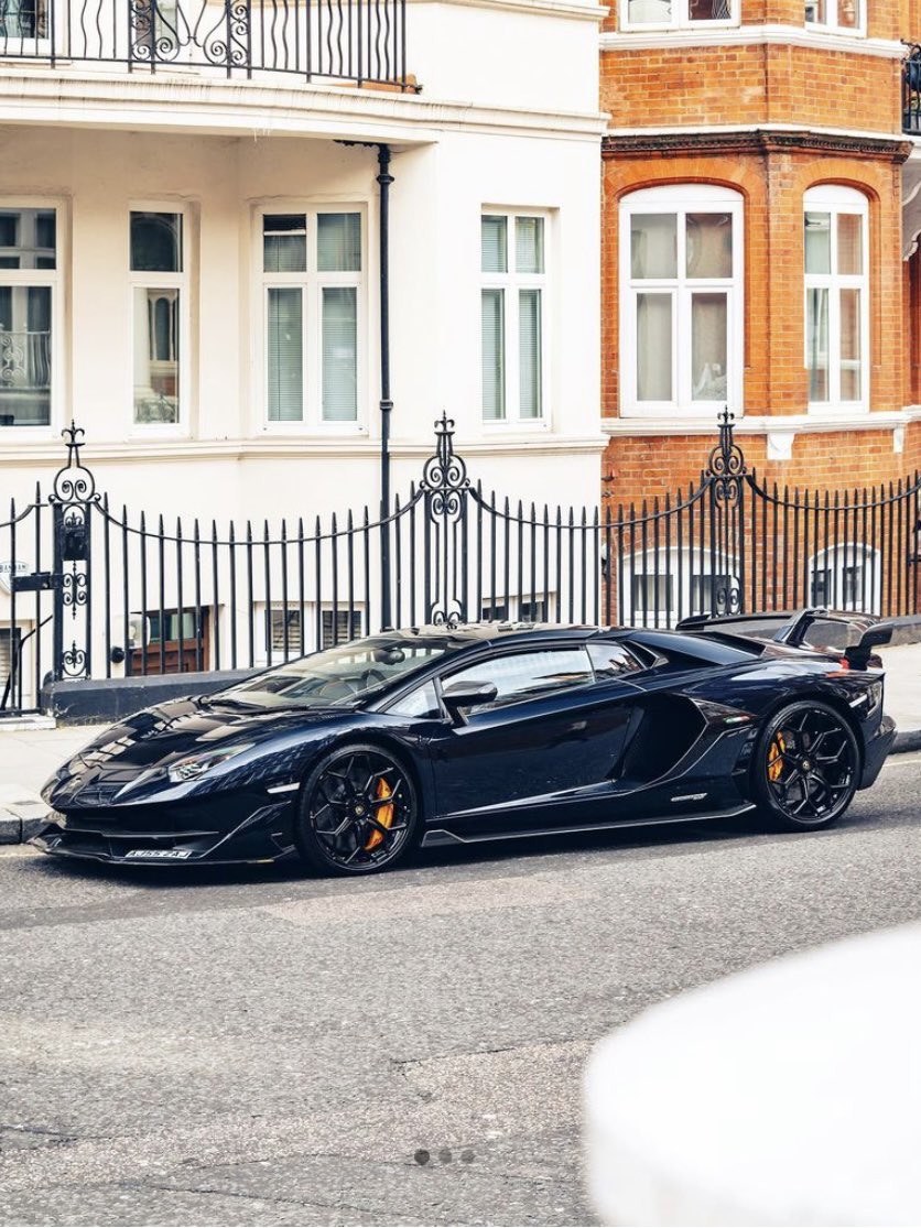 #Lamborghini Aventador SVJ 🏛️