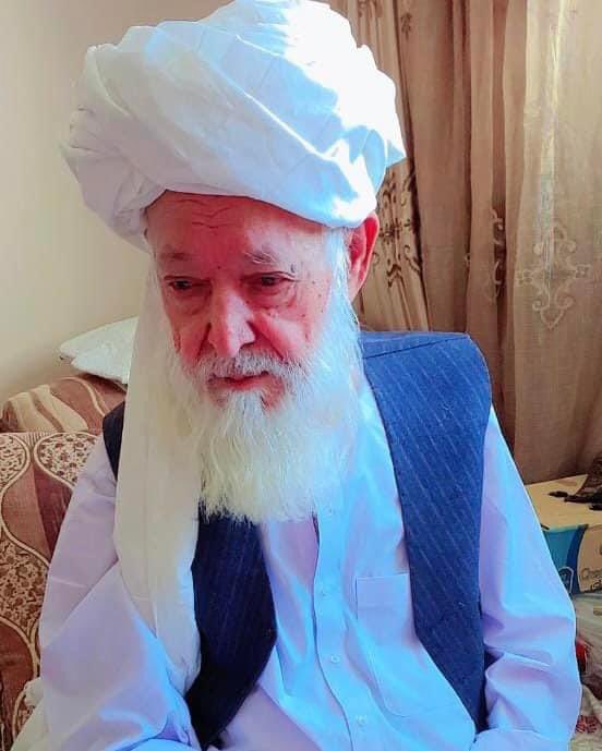 انا الله و انا الیه راجعون!
متدین جید عالم ، دروند او مخور شخصیت علم پروره او منځلاری د جرګو او مرکو سرلاری مولوي غلام غریب له دې فاني نړۍ وکوچید پر ګور یې نور روح یې ښاد .
کورنۍ او خپلوانو ته یې د رب له درباره صبر جمیل غواړم!