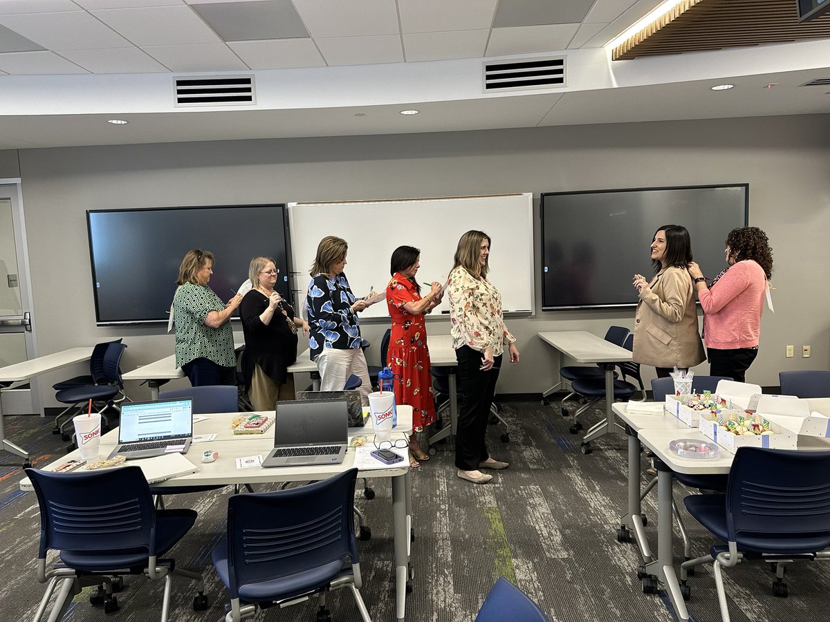 R10Revenue's tweet photo. Team building with the OFP Team ❤️ and snacks - there must be snacks 🤤 #OneGroupOneLove @Region10ESC https://t.co/3cPYRh4wWZ