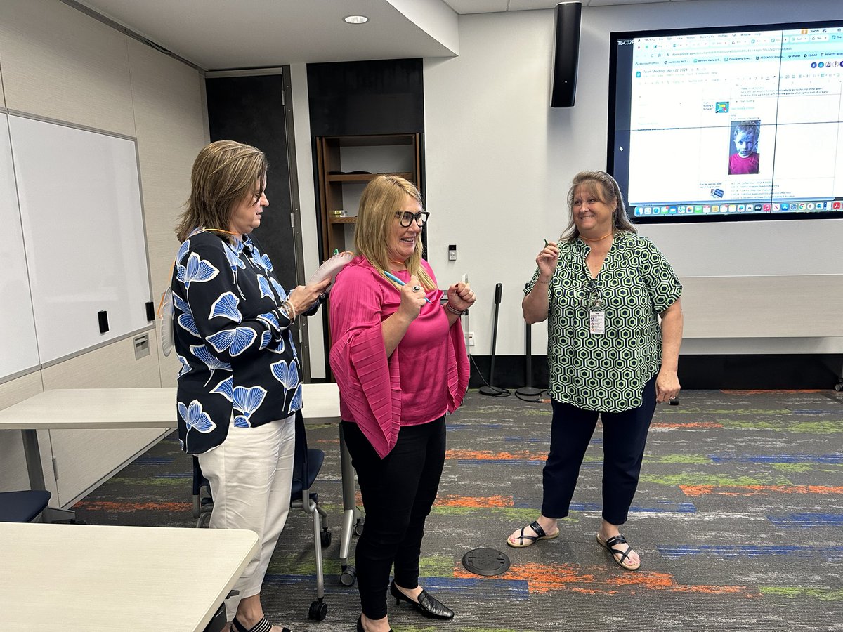 R10Revenue's tweet photo. Team building with the OFP Team ❤️ and snacks - there must be snacks 🤤 #OneGroupOneLove @Region10ESC https://t.co/3cPYRh4wWZ