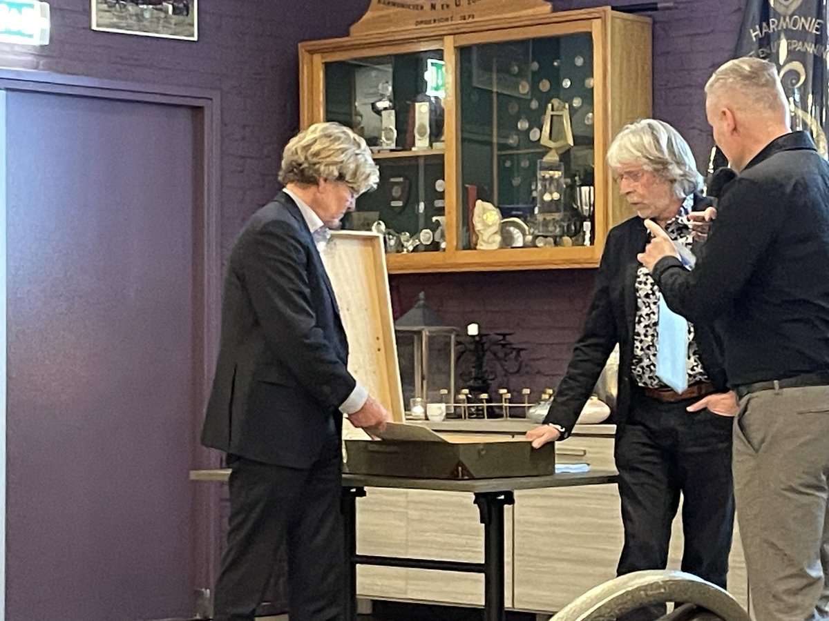 Petitie behoud polikliniek Zierikzee zojuist aangeboden aan de interimbestuurder van het #ADRZ