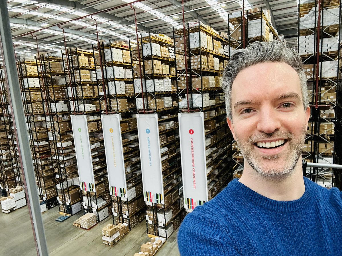 PS look at these mountainous stacks of books! So many helterskelter conveyor belts! The engineering…phenomenal! 🤩🤩🤩