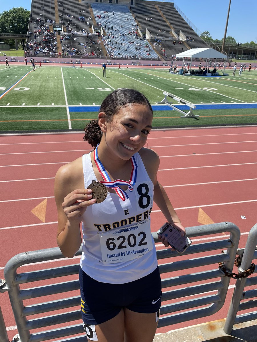 EastwoodTrack's tweet photo. 🚨Adelynn Rodriguez earns a 🥉place finish in the 1600m and qualifies to state in her second event! Her time of 4:52.72 breaks one of the longest standing city records held by El Paso High’s Patsy Norman 4:56.50, ran in 1980 at the state meet! @Fchavezeptimes @YISDAthletics1 https://t.co/JXMwXG7QO8