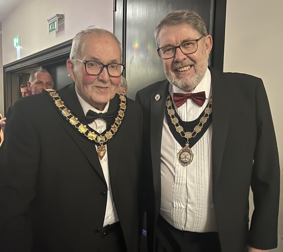 A meeting of chains. Congratulations from the ⁦<a href="/NABMA_Markets/">NABMA Markets UK</a>⁩ President to the ⁦<a href="/marketsmatter/">NMTF</a>⁩ President as NMTF celebrate 125 years of supporting market traders and the industry. #MarketsFirst