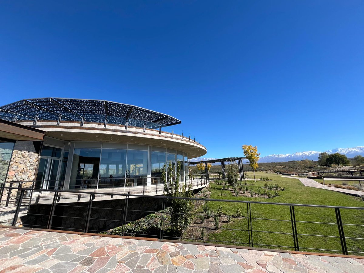 Deep in #ValleDeUco #Mendoza #Argentina you find elegance w/ a view!  Imaginatively delicious cuisine & spectacular sips of @HuentalaWines at Rastro - a 360 degree dining experience not to miss. #MoWinoOnAssignment #fearlessjourney @fgonzalez1978 @Winelover0227 @MurryStegelmann