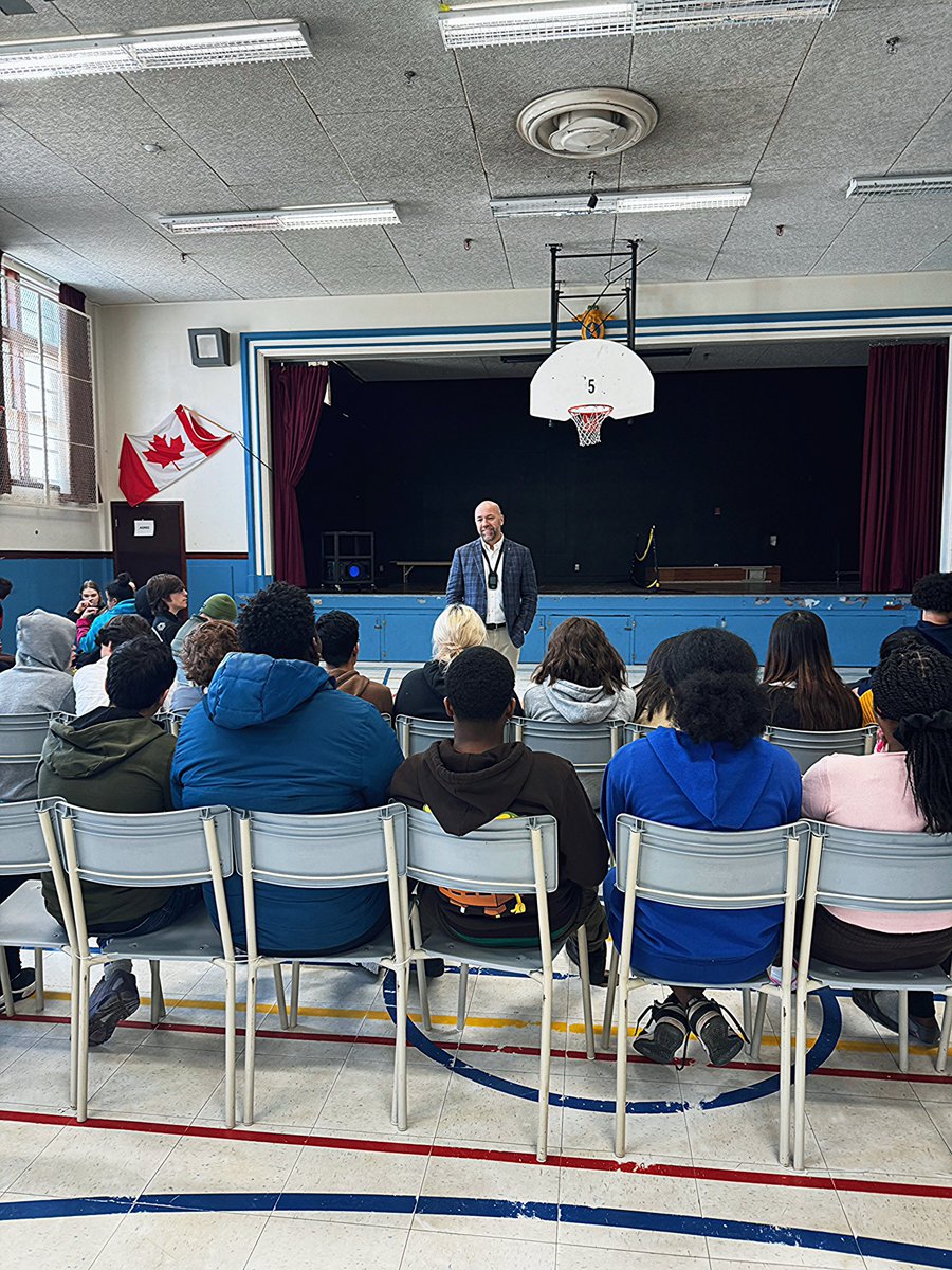 Thank you to the ninth graders at Highland Park Junior High for the discussion about Canadian politics today. Lots of great questions across a range of issues. Stay engaged and keep making your voices heard! @CIVIX_Canada @HRCE_NS