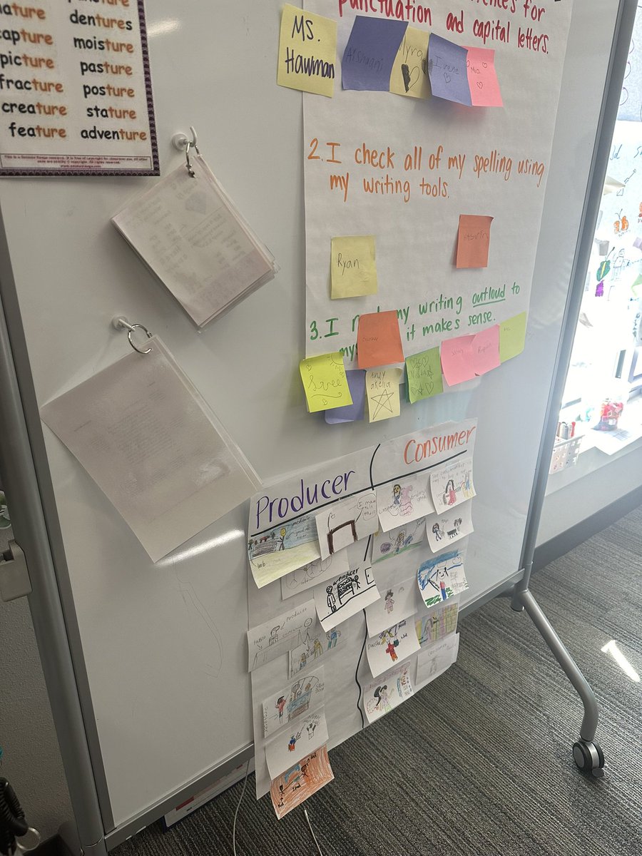 Student generated examples are great resources for Emergent Bilingual learners to use while building background knowledge in each content area! @CISDESLBIL #CISDESLBIL @CanyonRanchLAS @CRECoyotes