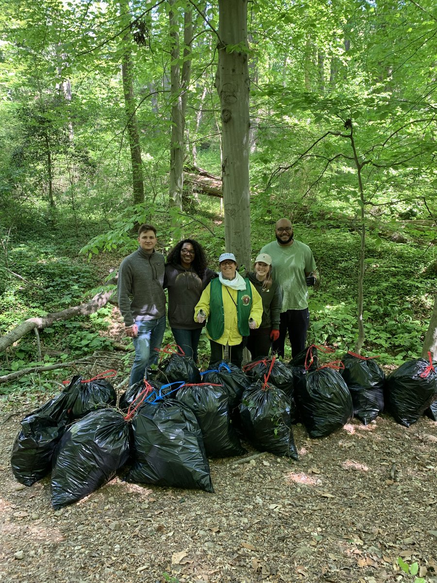 To celebrate Earth Day, British Embassy Washington staff volunteered at a project to remove invasive plants from Rock Creek Park here in D.C. Thanks to @NatlParkService and @LoveRockCreek for organising this chance to take care of our little slice of Earth! 🌍 🌱
