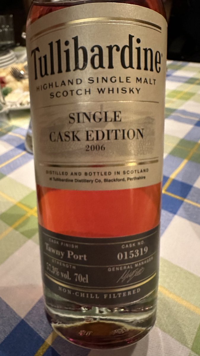 Been a bit offline recently🙂‍↕️ time for the excellent @Tullidistillery #singlemalt #scotch #whisky distillery only 2006 tawny port😎😎
Lovely stuff, real fruity as expected but also with a real nice balance, spirit works nicely with the port. 8 and a bit out of 10, love it 😎