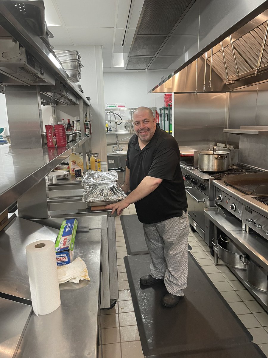 Rodney from Lilly’s at Arcadia Gardens prepping for our Passover Dinner this evening.
#Passover #Unitedgroup