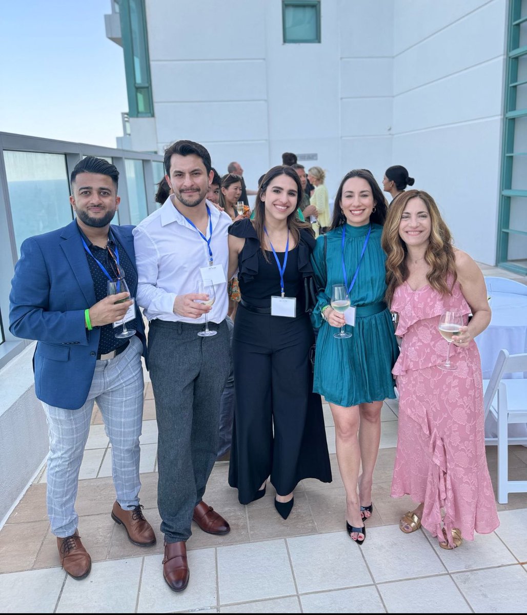 So grateful to @EBGIdoc @LindaNguyenMD @DCharabaty @JosephHabibi_MD for the opportunity to attend the EBMed inaugural conference. An honor to enjoy such a fun conference with evidence-based GI debates, networking, and enjoyable learning experiences from an all 🌟 faculty! #EBMED