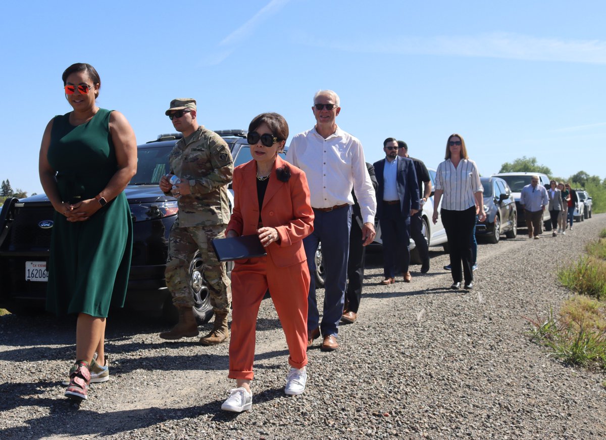 The City celebrated Earth Day with a tour of the Southport Levee & a news conference to highlight the many benefits of the project: flood protection, floodplain restoration & recreation. The project would not have been possible w/out support from @USACESacramento, @DorisMatsui.