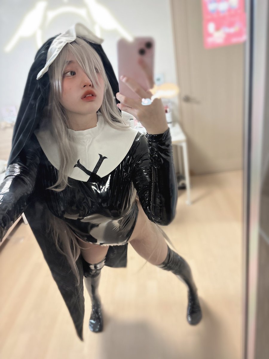 sugaluna_vov's tweet photo. 급 코스프레 한거라 사실 가발 셋팅도 안함 https://t.co/eUgZHVZww6