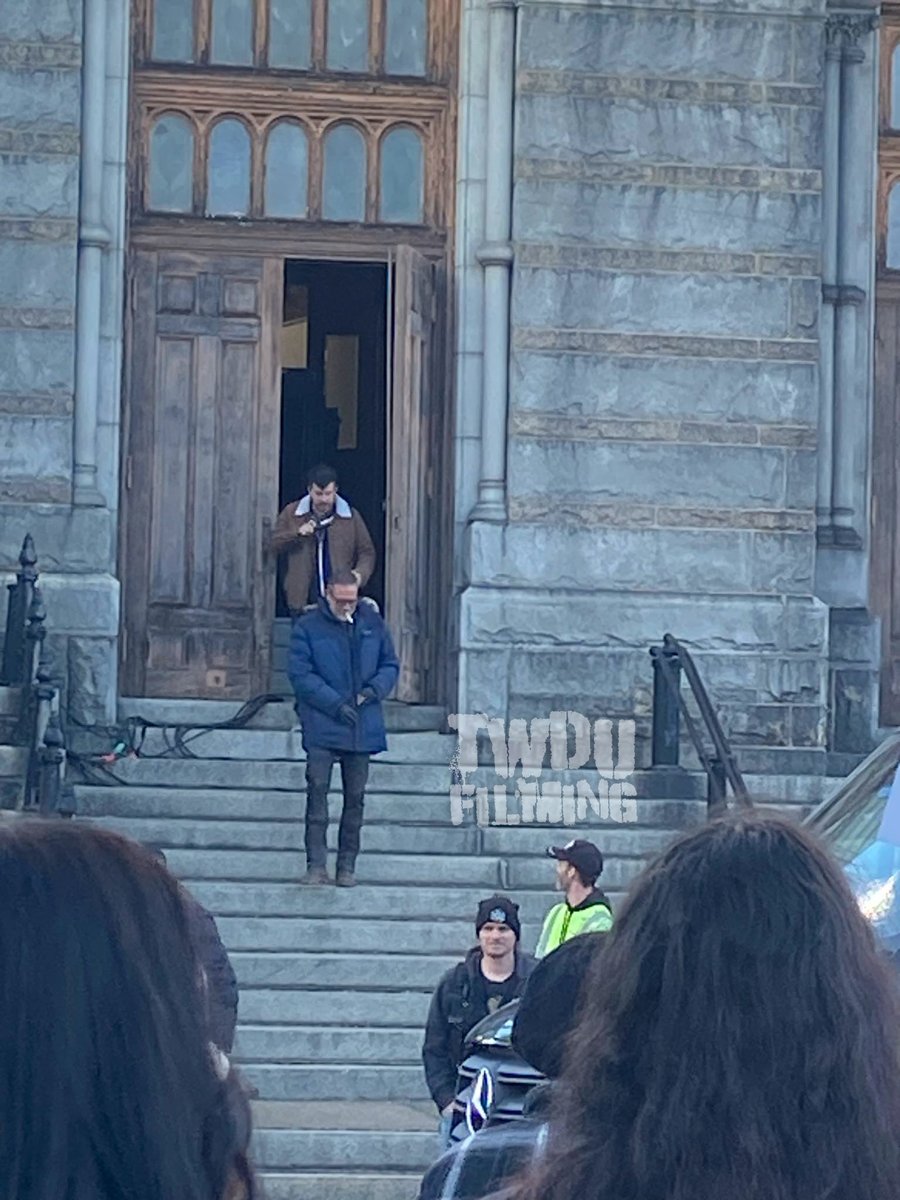 🎥#TWDDeadCity Season 2: Episode 202 (4/22/24) Fans sang Happy Birthday to Jeffrey Dean Morgan on set of #DeadCity today and he came over to say thanks and take photos with them😁 📍St. Jean Baptiste Church | Lowell, MA