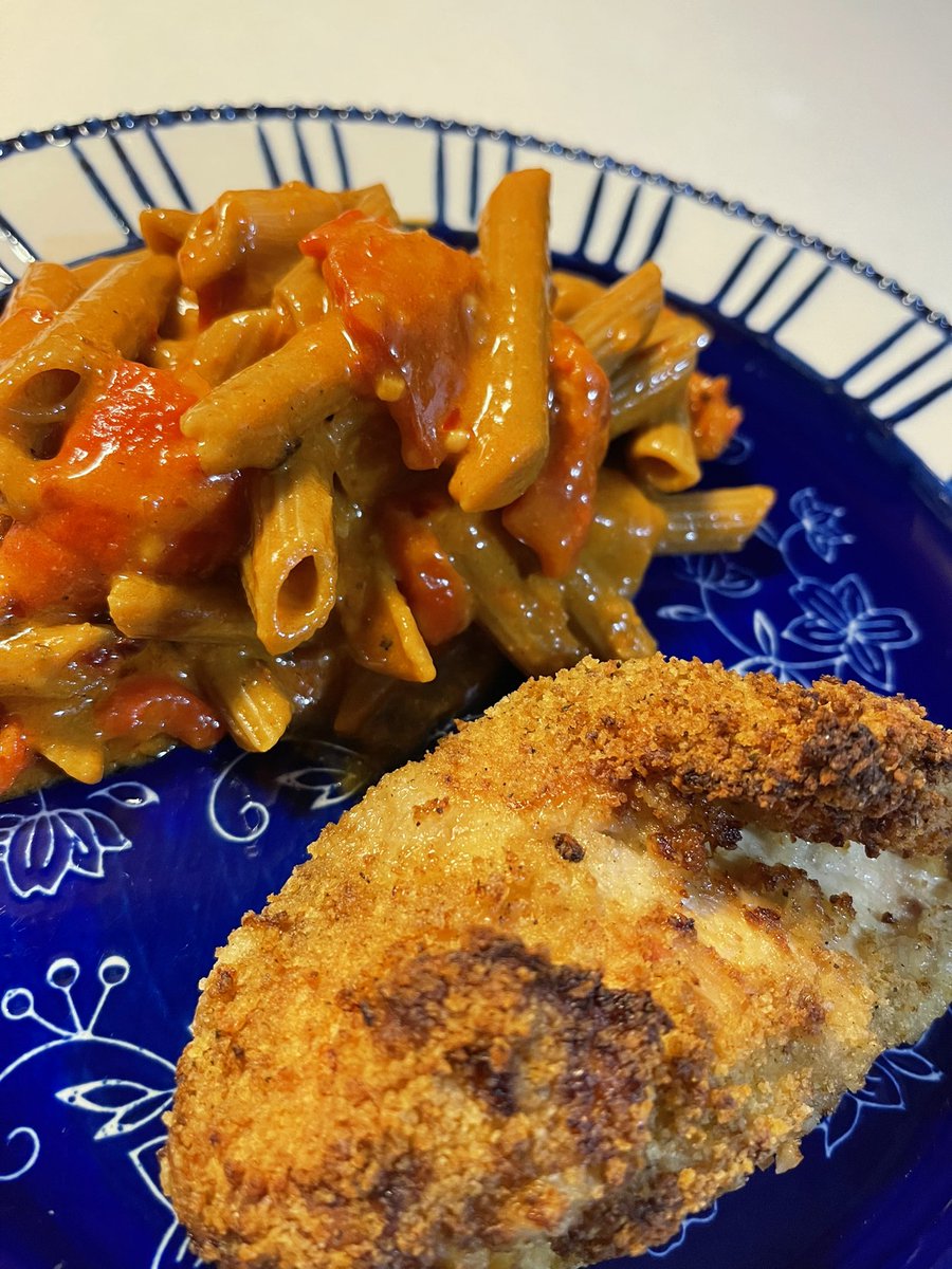 #TonightsDinner: Breaded Garlic Parmesan chicken with Zucchini Pasta in a roasted red pepper and onion tomato sauce.