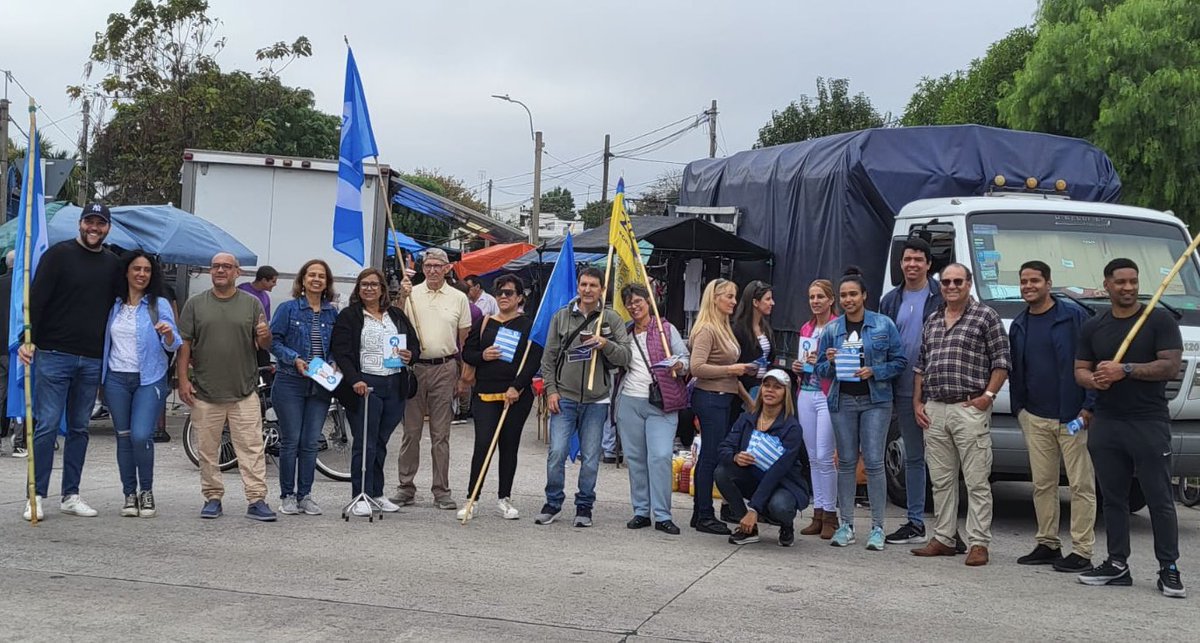 lista71's tweet photo. ¡Terminamos otro fin de semana lleno de energía!

Una vez más salimos a las calles de Montevideo para compartir nuestras propuestas, comprometidos en impulsar esta segunda ola de transformaciones junto a @lauraraffo.

📍Parque Rodó
📍Malvín Norte
📍Punta de Rieles
📍Centro https://t.co/ghB53rIfgx