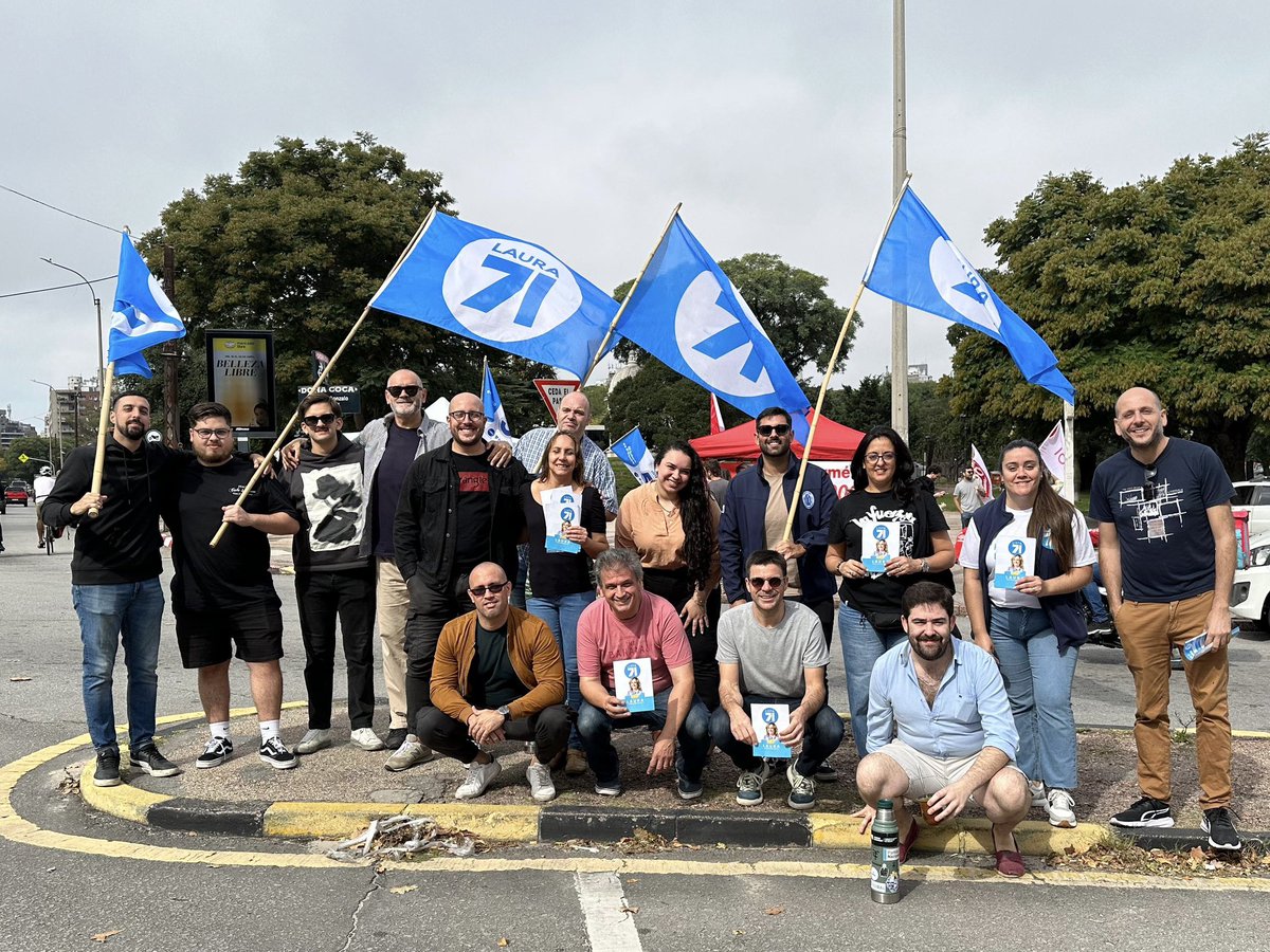 lista71's tweet photo. ¡Terminamos otro fin de semana lleno de energía!

Una vez más salimos a las calles de Montevideo para compartir nuestras propuestas, comprometidos en impulsar esta segunda ola de transformaciones junto a @lauraraffo.

📍Parque Rodó
📍Malvín Norte
📍Punta de Rieles
📍Centro https://t.co/ghB53rIfgx