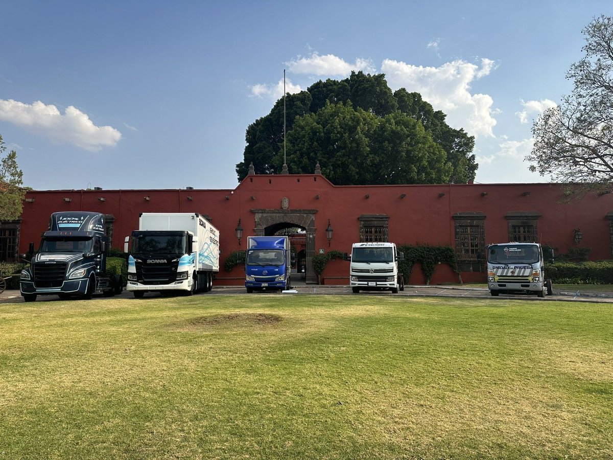 Nuestro Director Técnico y de Ingeniería, @MiguelOgazon y asociados de #ANPACT, presentes en la inauguración del evento del segundo encuentro de movilidad sostenible de @ANTPMexico. 📸: @Flotillera @FotonMexico @FreightlinerMex @InternationalMX @ScaniaMX @VWMANTruckBus