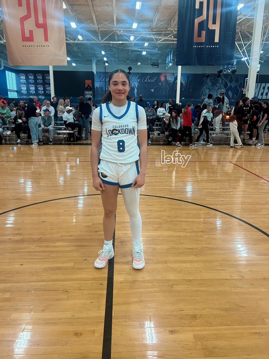 STOCK RISER 📈 Select 40 Dallas 2026 5’7 PG Chloe Parker (CO) Parker looked well getting to her pull jumper. She has shown a lot of growth as a PG as she controlled the game well in parts of the game. For more insight on players follow Twitter: @UNProspects @SuddenEwbb…