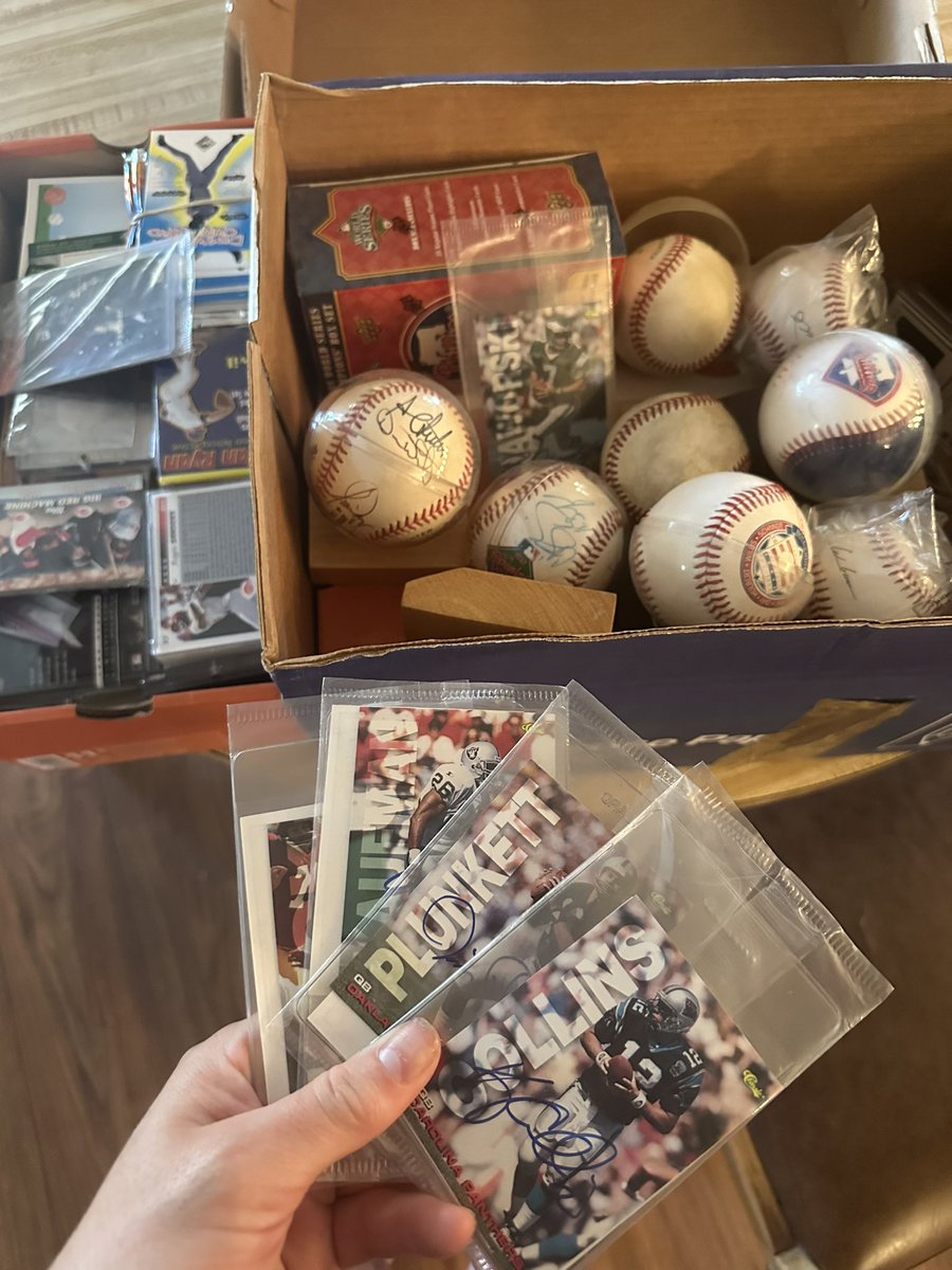 Found this box of signed goods in the garage of the vegas house I bought. About to go through it… what should I look for?? 👀 ⚾️ 🏈