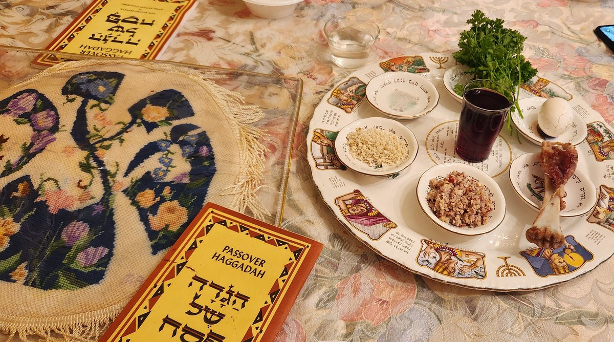 TrickstersFolly's tweet photo. Chag Sameach!!! Happy Passover! #passover #Judaism #jewsoftwitter https://t.co/Agv5oDpFv4
