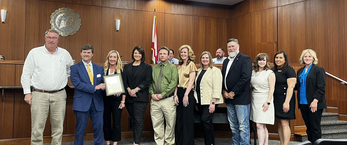 Thank you City of Cullman for honoring the teachers of @BOECullmanCity on the heels of #TeacherAppreciationWeek. So many deserving teachers at @cullmanprimary @EastElemCCS @wescullman @CullmanCats & @CullmanMiddle. @AlabamaAchieves @clasleaders