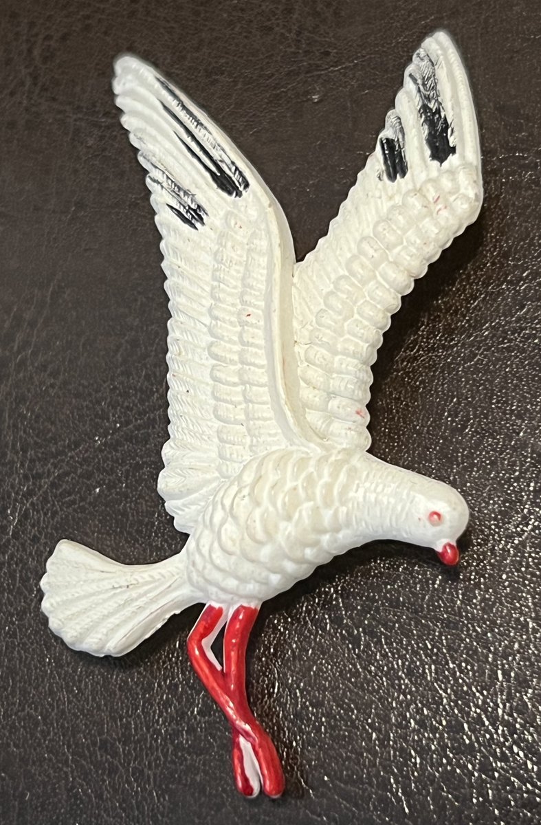 VINTAGE 40s #Celluloid Seagull Brooch #PaintedBird Pin Signed #HONGKONG FREE SHIP 

#vintagebrooch #brooch #vintage40s #midcentury #seagull #gull #birds #beachjewelry #seaside #signed #ebayfinds #vintagejewelry #jewelrycollector #giftsformom #giftsforher 

ebay.com/itm/2667350233…