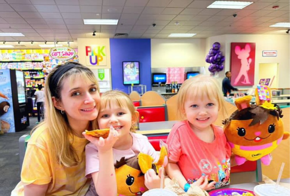 Pizza, smiles and Bella Bunny plushies! 😊 Every purchase you make in our store this month helps support Autism Speaks and their vital work 💙 Shop now: shop.chuckecheese.com 📸 IG: liddledollie