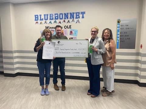 Sharing my love of knitting with OLE Leopards with my Looming in the Library grant. Thank you ⁦⁦<a href="/KatyISDEdFound/">Katy ISD Foundation</a>⁩!! ⁦<a href="/OLE_Leopards/">Leonard Elementary</a>⁩