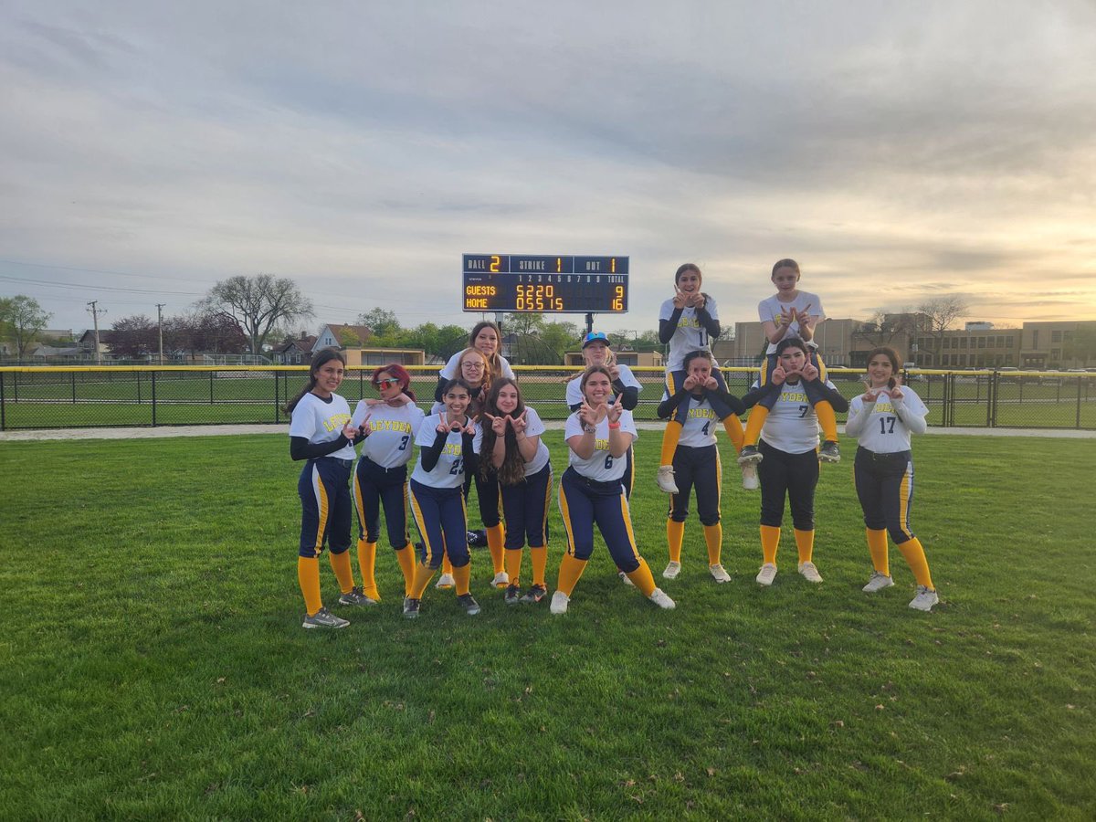 Frosh Squad’s bats were hot as Leyden picks up a convincing win over conference rival Morton at The Annex tonight in front of our home crowd! We’re proud of you, ladies! Keep those hits a-coming! @Leydenathletics @LeydenSoftball #GoBirds