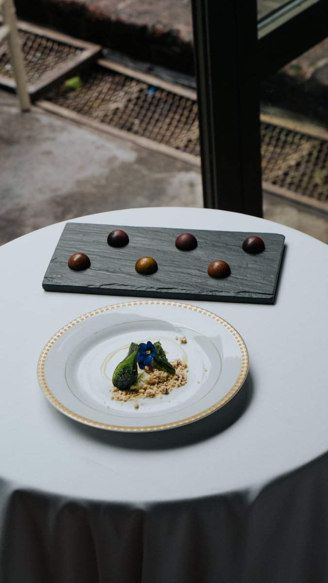 Invitamos a 50 agentes y prensa internacional a un almuerzo ecuatoriano de manos del Chef Salas y Bartender <a href="/Andres_Damerval/">Andres Damerval Bresciani</a> — durante el almuerzo, les contamos lo maravilloso que es nuestro país y las razones para no dejar de visitarnos. 

¡Continuamos mañana con la cena a 200