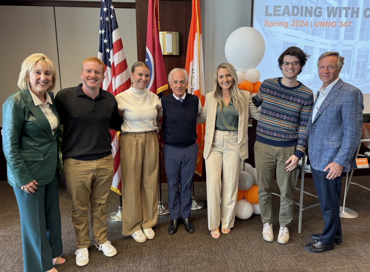 Our students had the unique opportunity to learn from @SenBobCorker in our class, Leading with Courage. Loved hearing him share about his life in public service and answer questions about his experiences. Grateful for him taking the time to join us today. #LeadershipMatters