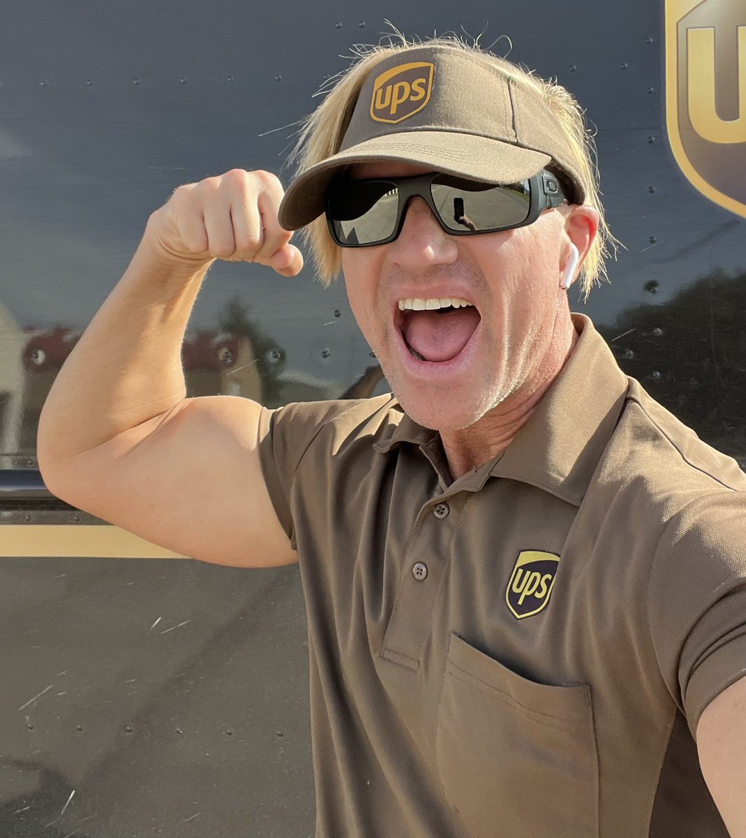 Monday complete!!!
Slammer just needs to make it through Friday and then Bro Slam will have 2 weeks of vacation!!! @UPS @UPSers @UPS_News @UPSjobs #UPS