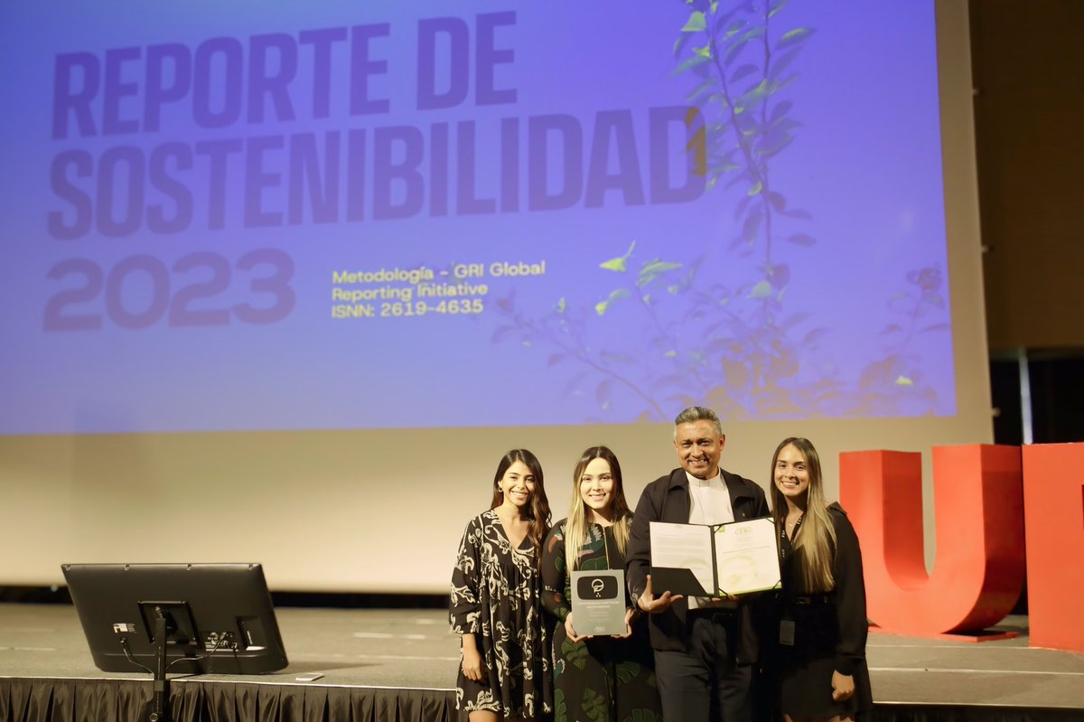 Hoy celebramos el #DíaDeLaTierra presentando nuestro Reporte de Sostenibilidad, porque estamos convencidos del poder de los hechos sobre las palabras. No paramos, cada acción cuenta. 💚 #UPBSostenible