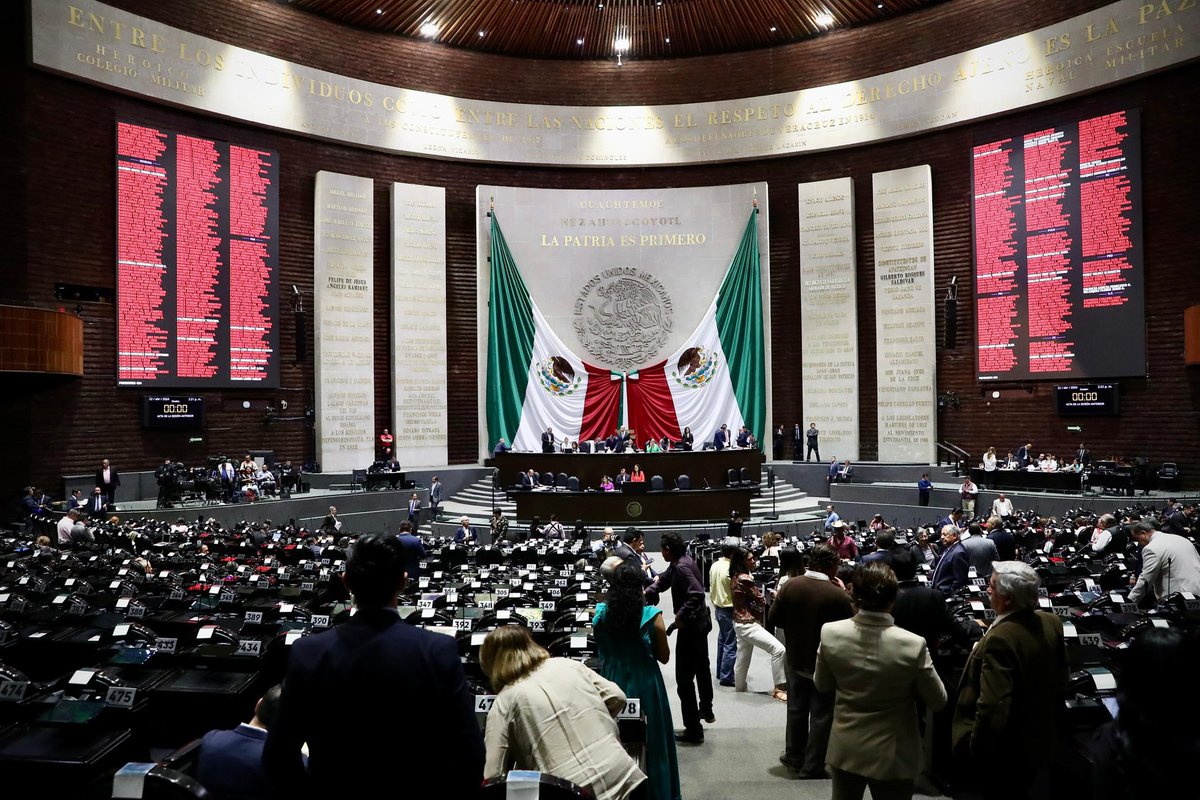 Con 252 votos a favor, 212 votos en contra y 4 abstenciones, la Cámara de Diputados aprobó este lunes la creación del Fondo de Pensiones para el Bienestar; este nuevo fondo recibirá el dinero de las cuentas inactivas de las personas mayores de 70 años.

#PixelMedia #Noticias