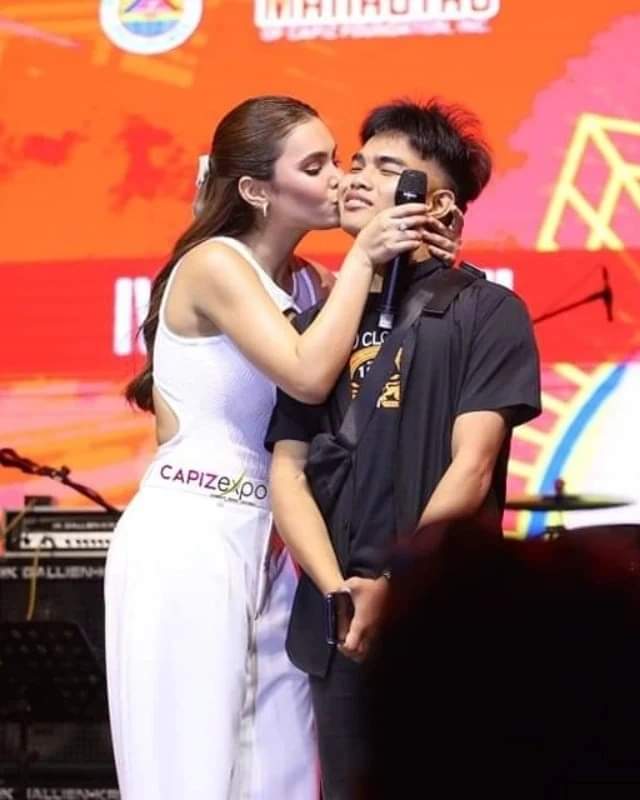 ivanatics_phxx's tweet photo. @ivanaalawi 🥰
#fbgrabbed
Capiz Expo 2/2 https://t.co/zDGSHKcgK6