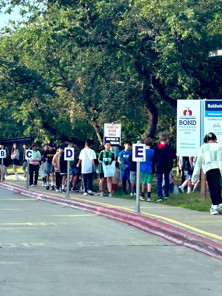 🌎🌲We celebrated Earth Day today with a campus wide trash pick up! Help us keep our campus clean 🌲🌎 @BaldwinESPE @BaldwinCares @BaldwinArtists @Baldwin_PTA @Matias_AISD @bethnewton1281 @BaldwinReads