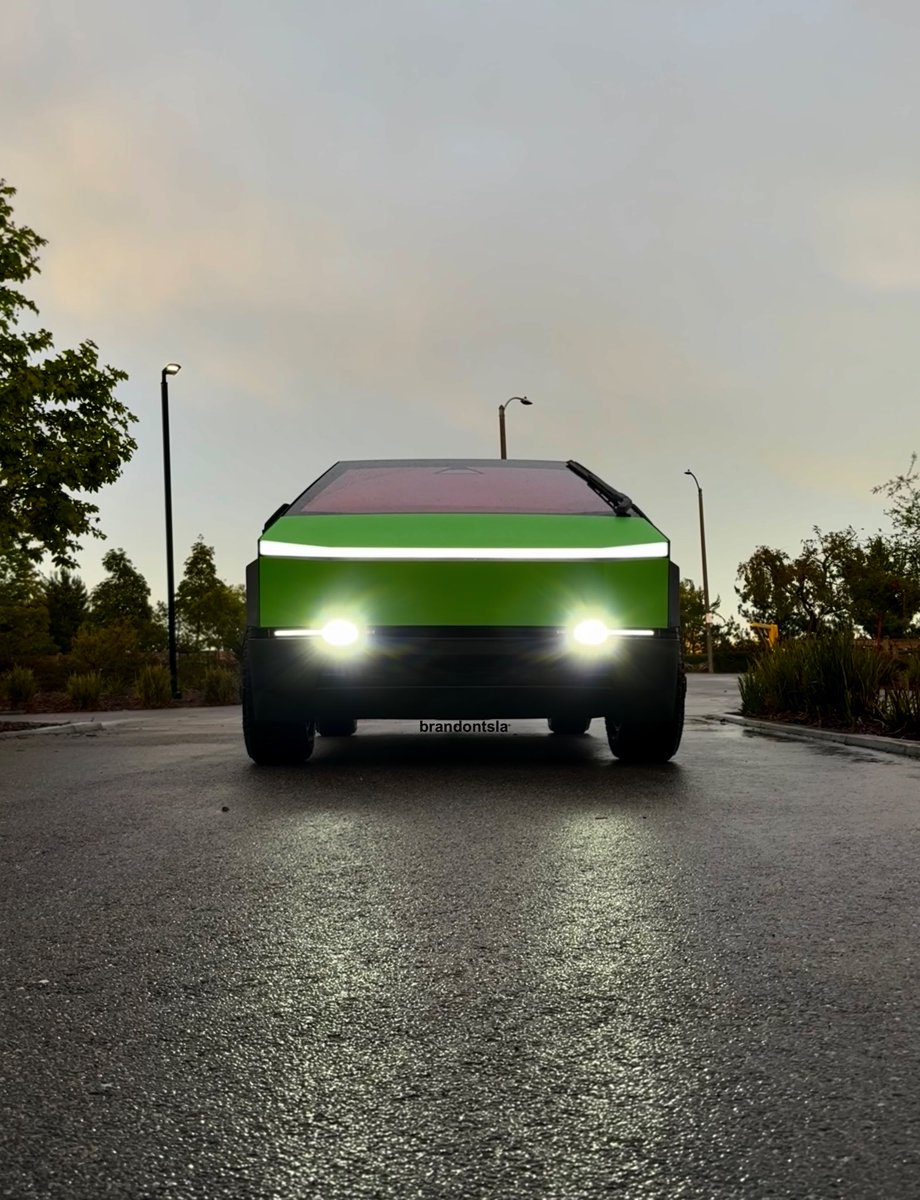 Cybertruck is a UFO with headlights 🔦