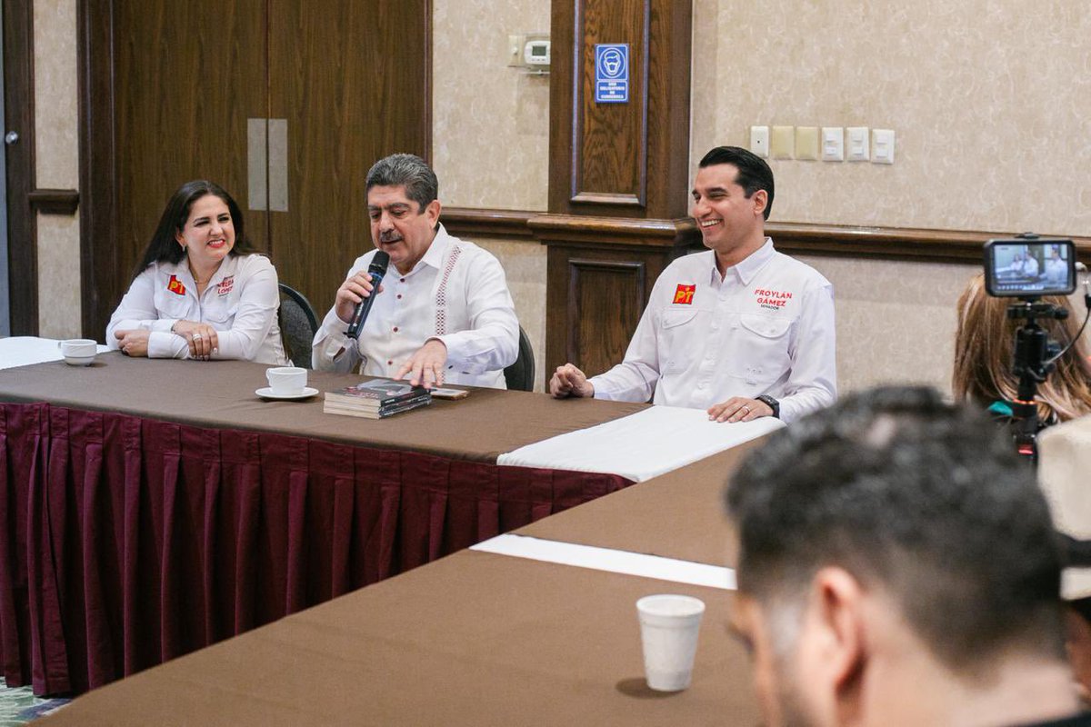 FroylanGamezG's tweet image. La visita de @ManuelEspino, vocero de la doctora @Claudiashein , nos recuerda la importancia de conocer el pasado para construir un mejor futuro. @MFBeltrones representa el gobierno de corrupción que ya no queremos en Sonora. 

¡El triunfo de la transformación es inminente, y…