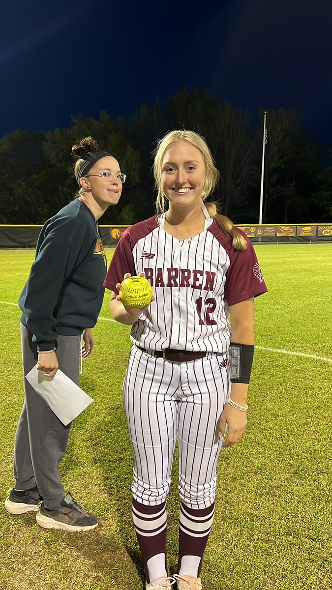 Trojanettes beat Clinton Co 6-5! 

<a href="/Katie98169055/">Katie</a> with a 💣 

<a href="/KatieMu62158107/">Katie Murphy</a> doubles

<a href="/RileyReed_2024/">Riley Reed</a> with 2 doubles and walk off single

<a href="/mforrester_06/">Maude Forrester</a> doubles

Shea Bogue in the  ⭕️  for the win! 

#FightOn 
♥️💛🤍