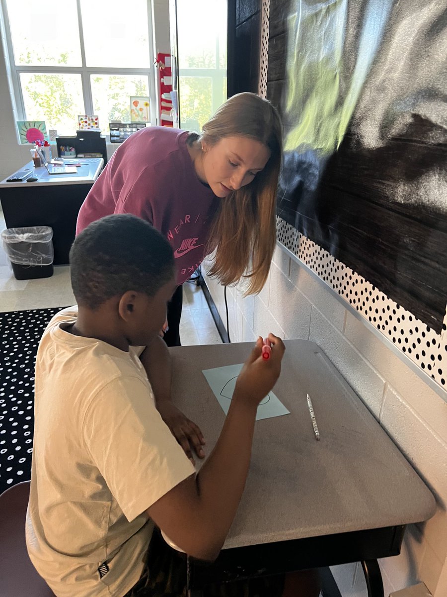 kmills_92's tweet photo. The @DixieHeightsHS Random Acts of Kindness club had so much fun visiting our 2nd and 3rd grade friends at @RiverRidge_KCSD! Pretty awesome to see students practicing their leadership skills while we talk about ways to spread kindness 💕 #kindnessiscool https://t.co/ys0BMPynHU