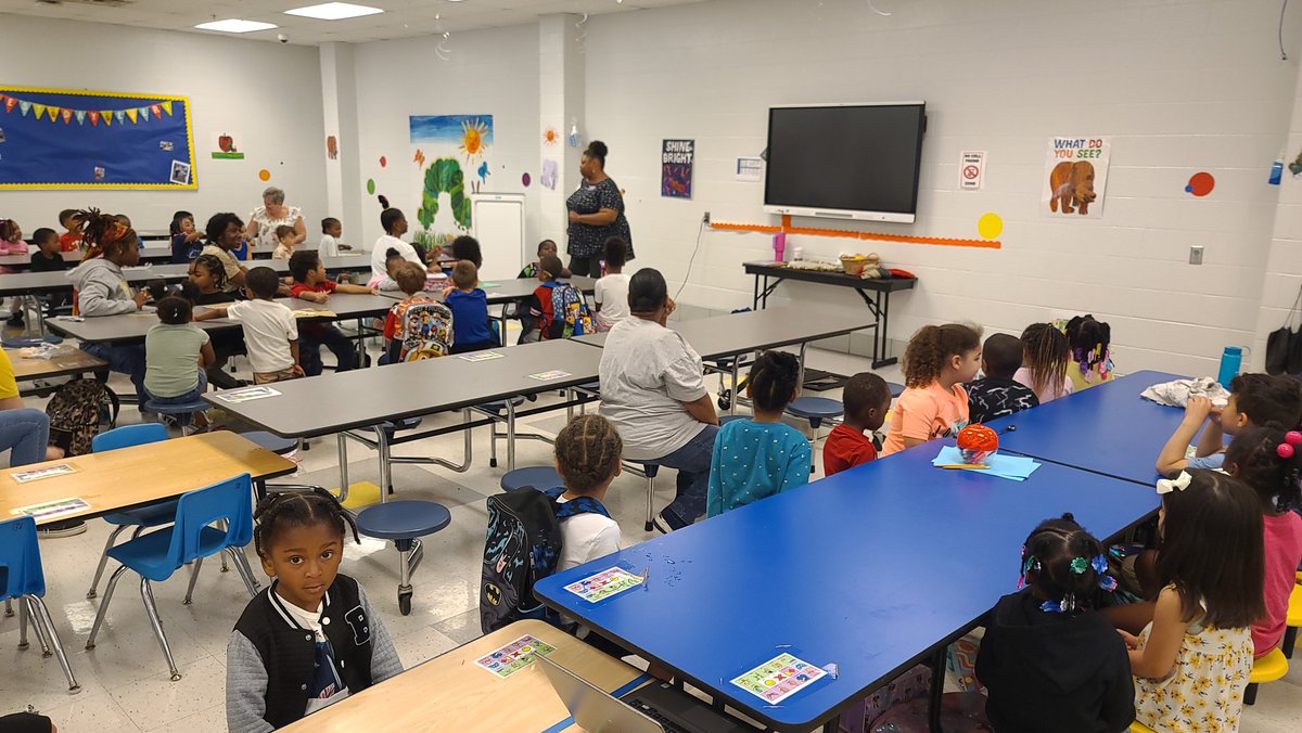 DawsonOrmanECH's tweet photo. Our students enjoyed a visit from the StageOne Storytellers! @JCPSEARLY @BrumbackHeather https://t.co/hLyl374nRt