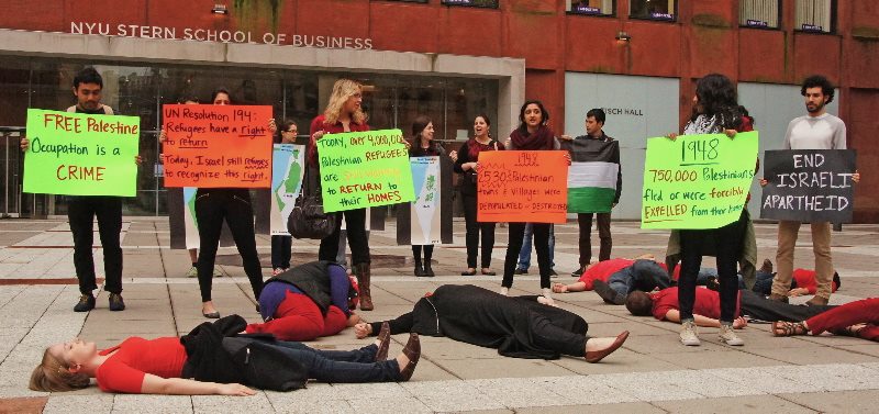 A quick thread on the crackdown on pro-Palestine protests at NYU 🧵 10 years ago a small group of students with NYU SJP held a 'die in' outside the Stern business school in commemoration of the Nakba. I was one of those students. We were such a small group, no more than 20 /1