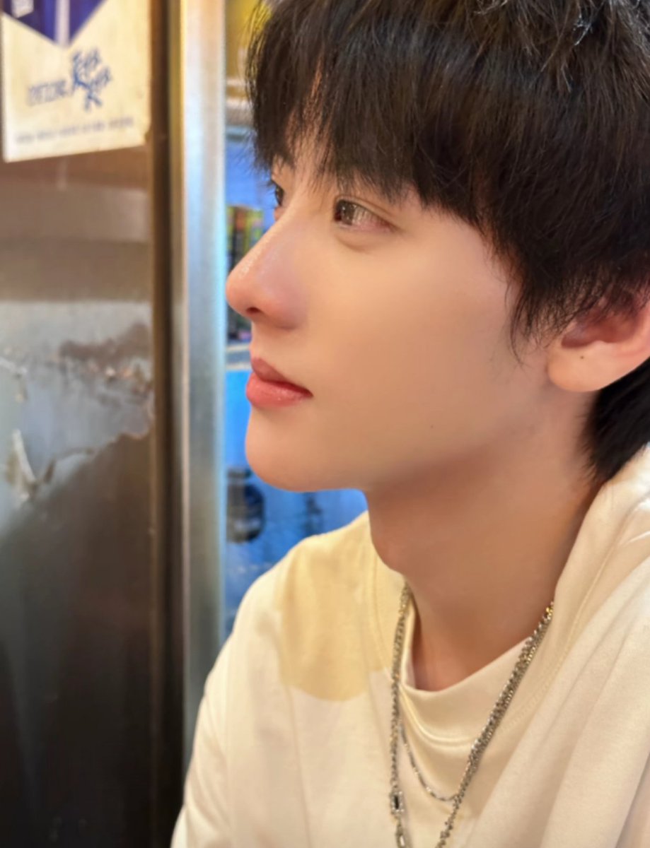 心情好 露个脸 贱狗统统趴在小爷的脚下！！！