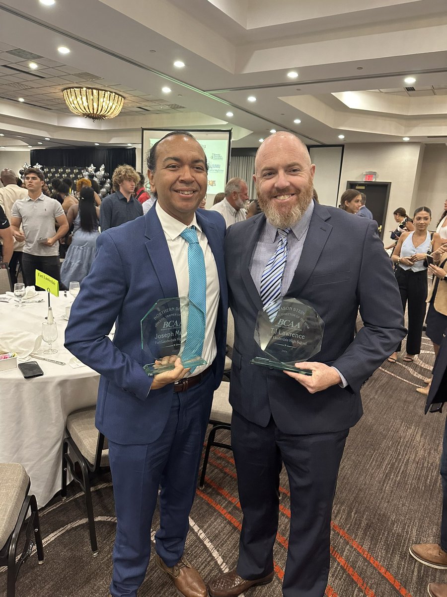 I always say the best of the best is at FLHS… tonight we celebrated our top scholar-athletes, scholarship recipients, and the BCAA Athletic Trainer of the Year Coach Murillo and the Athletic Director of the Year TJ Lawrence! Congratulations to all! @FlhsOfficial @FlyingLsAthlete