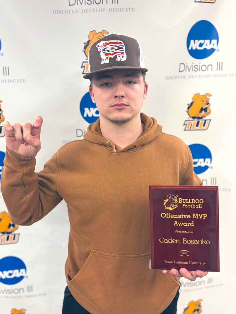 2023 OFFENSIVE MVP AWARD 🐶

So. QB - Caden Bosanko  

#TooLiveU | #PupsUp