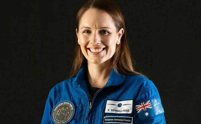 So cool. Katherine Bennell-Pegg grew up on northern beaches with her feet in the ocean & her head in the stars. Dream was to become an astronaut 👩🏼‍🚀 . Now the engineer and mum of two has made that dream a reality, becoming the first astronaut to graduate under the 🇦🇺 flag. 👩🏼‍🚀
