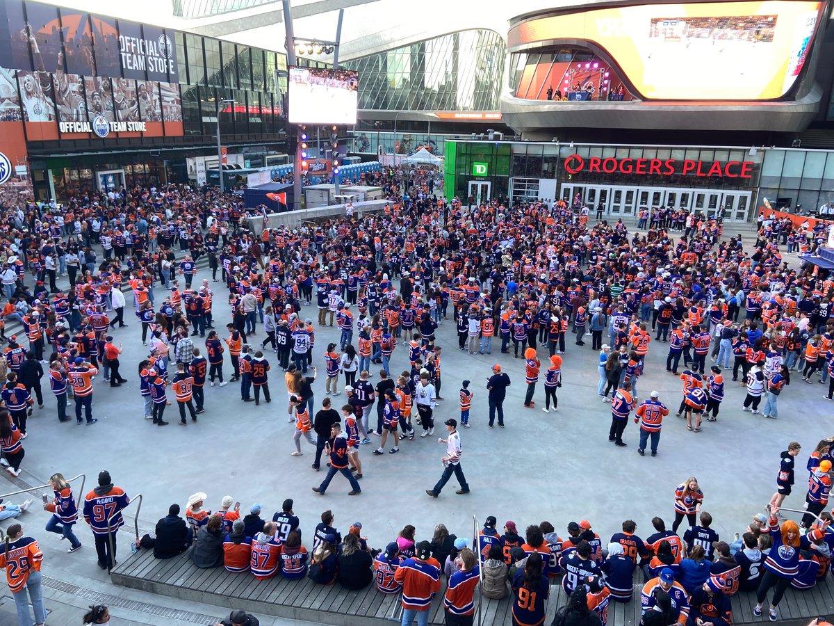 In case you’re wondering how busy it is in the @IceDistrict Plaza - take a look, the game is still an hour away. #yeg #playoffs @EdmontonOilers